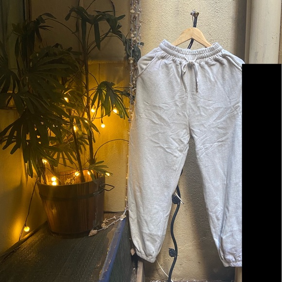 Woman’s Cinch Bottom Sweatpants. Size -M-L - Picture 4 of 16